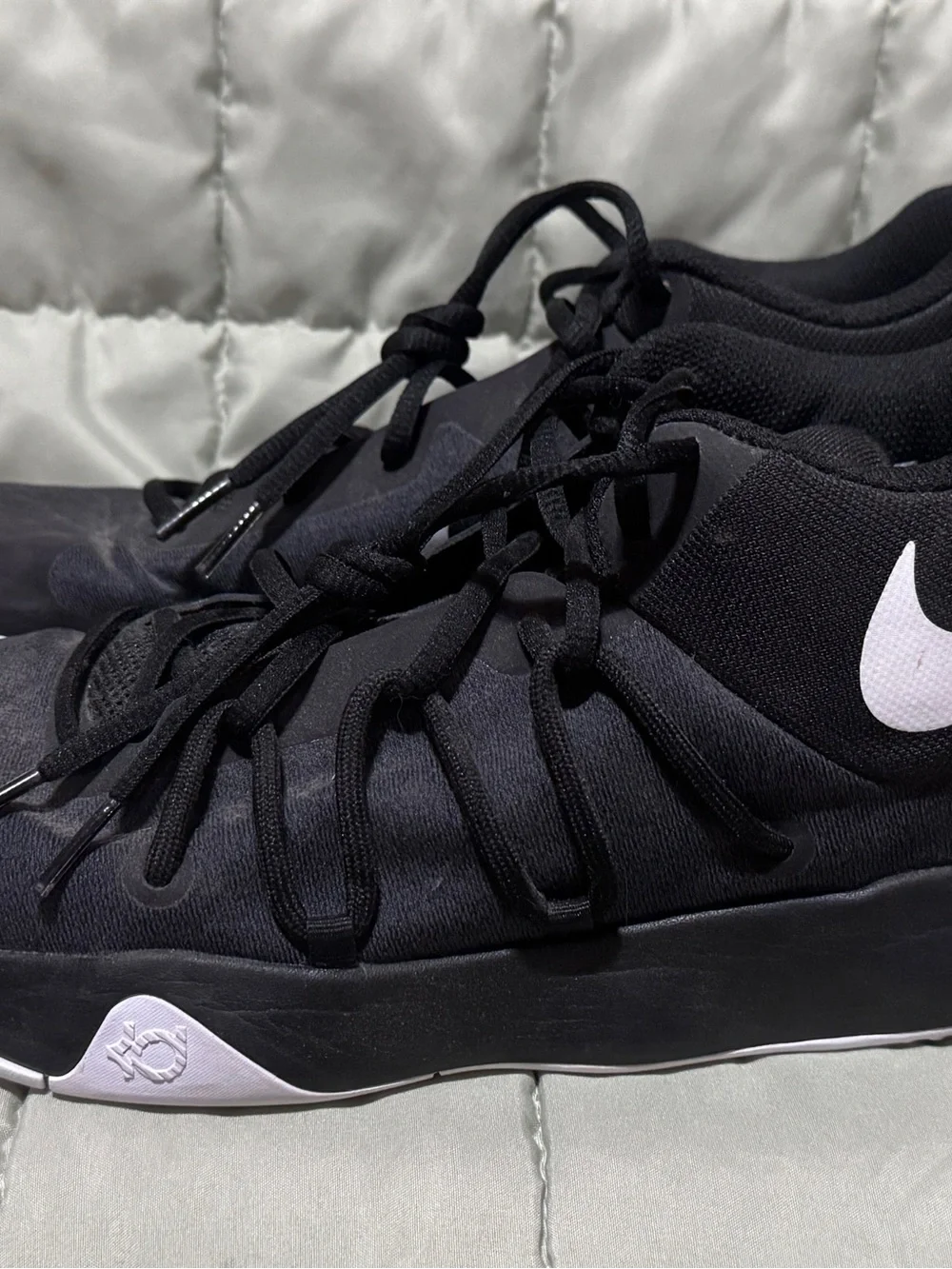 Nike Men's Black and White Low-Top Athletic Shoes